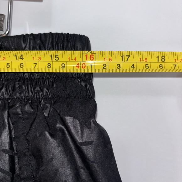 Athleta Women's Printed Running Shorts • Black Tropical Leaf • Size L - Picture 3 of 7